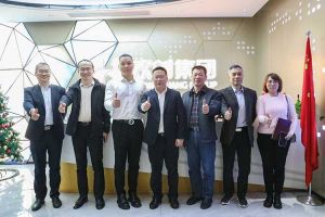 广州市与番禺区人力资源和社会保障局领导莅临爱游戏网官网入口-爱游戏（中国）集团调研指导